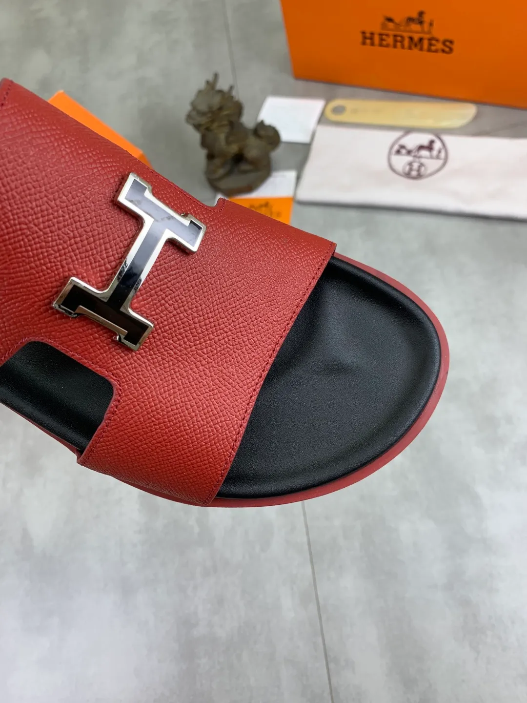 Men's shoes 💰P440 New [HERMES] high-end quality new Hermès slippers, made of imported calfskin, wear-resistant and non-slip rubber outsole. Fashionable and elegant code number: 39-44 (38 45 46 customized)